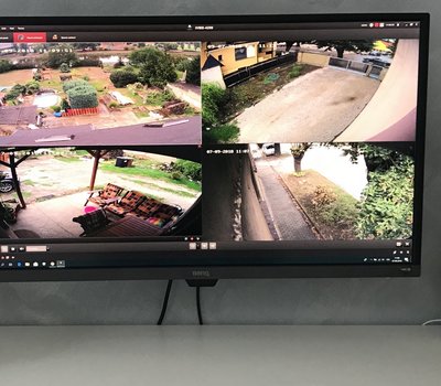 Sí�ové nahrávací zaøízení pro 4 IP kamery na domácím monitoru