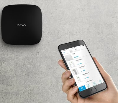 Pomocí app. AJAX lze celý systém ovládat odkudkoliv pøes Váš chytrý telefon, tablet, hodinky